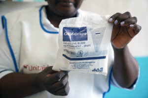Unitaid soutient l’utilisation de dispositifs de mesure objective des pertes sanguines pour améliorer la prise en charge vitale de l’hémorragie du post-partum dans les contextes aux ressources limitées
